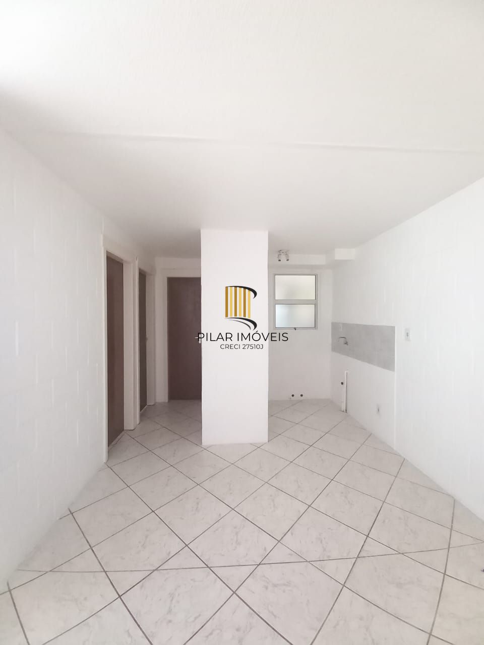 Apartamento com 02 dormitórios com estacionamento por convenção