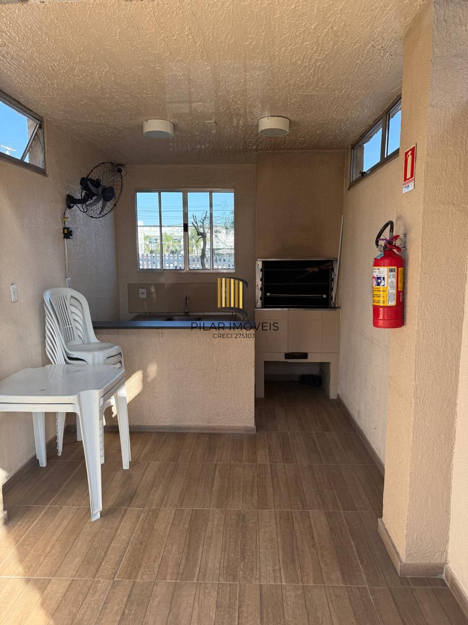 Apartamento com 02 dormitórios com vaga. Aceita venda assistida