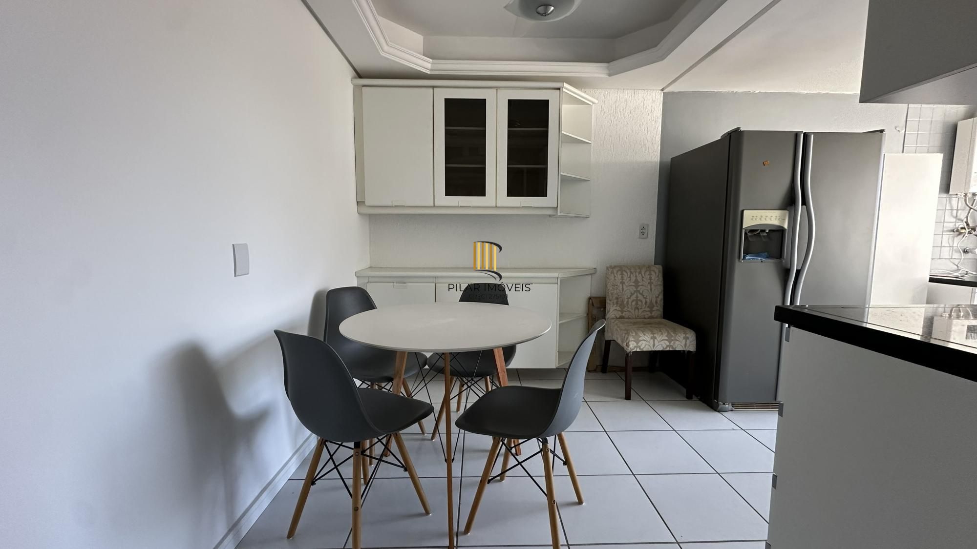 Apartamento com 02 dormitórios e vaga de garagem escriturada
