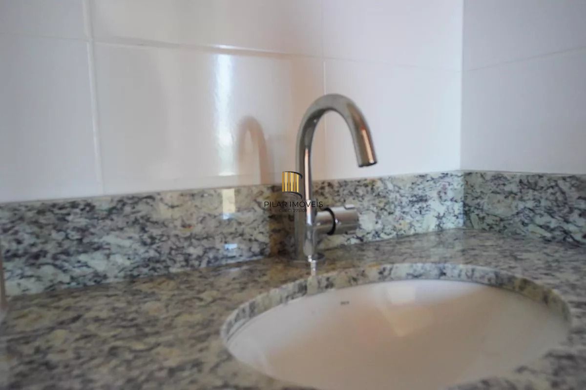 Apartamento com 02 dormitórios e  vaga escriturada