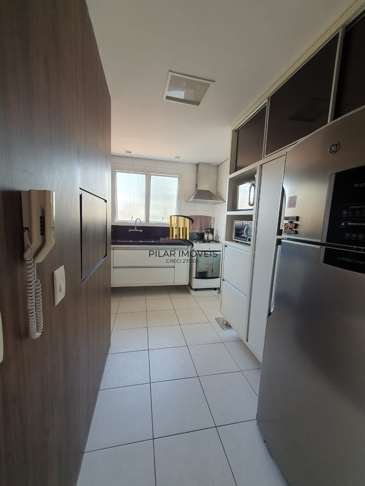 Apartamento mobiliado com 03 dormiórios, transformado em 02 e 02 vagas de garagem