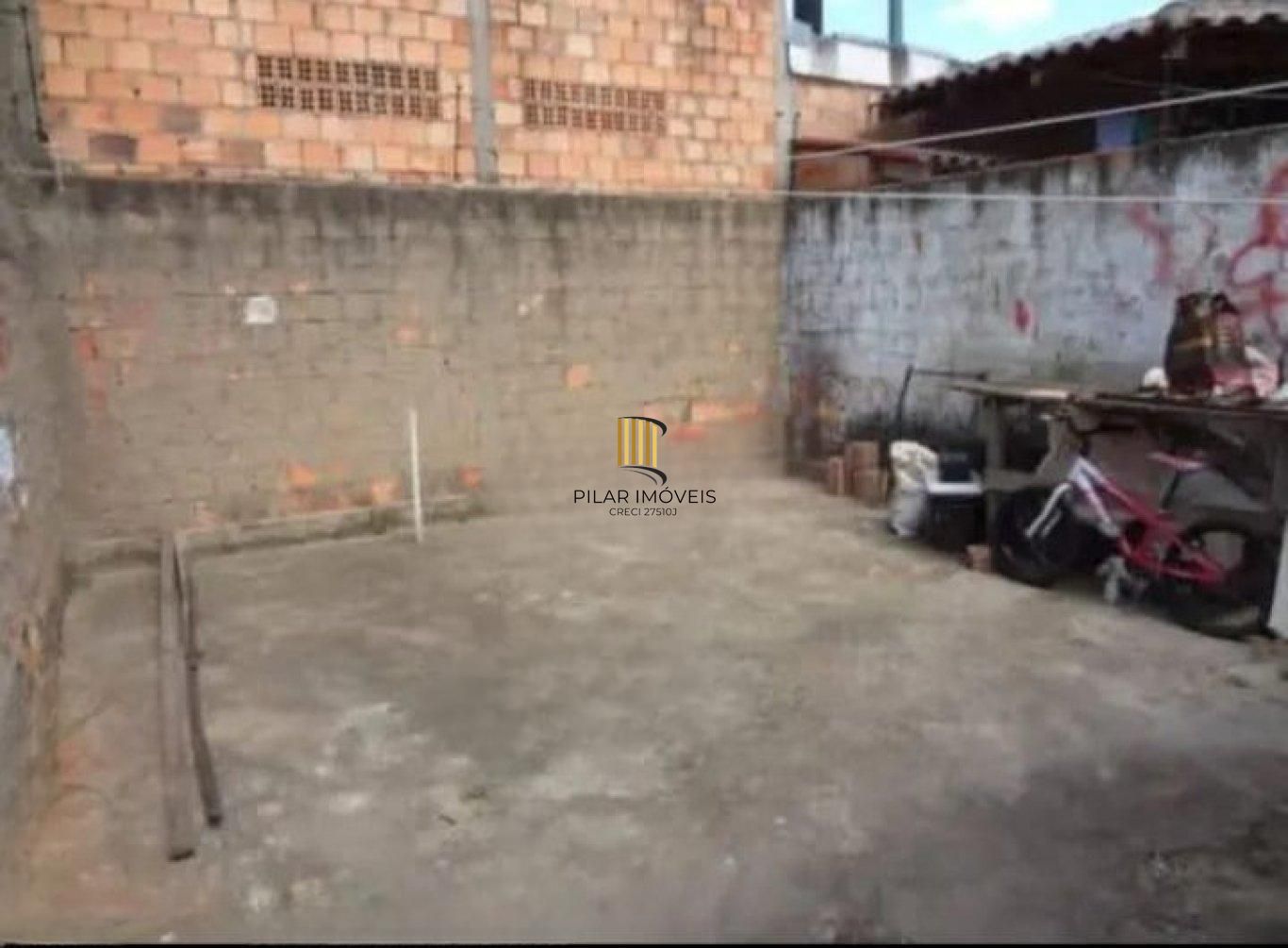 Casa térrea com dois dormitórios e vaga para automóvel no Bairro Hípica