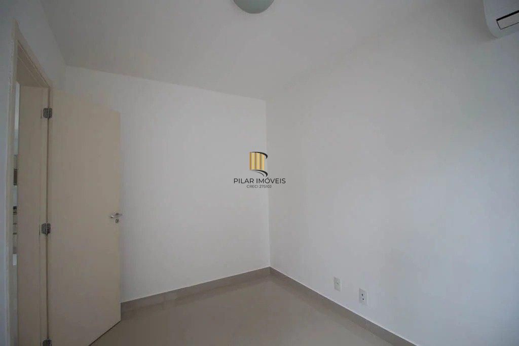 Apartamento 02 dormitórios com garagem escriturada no Bairro Ipanema