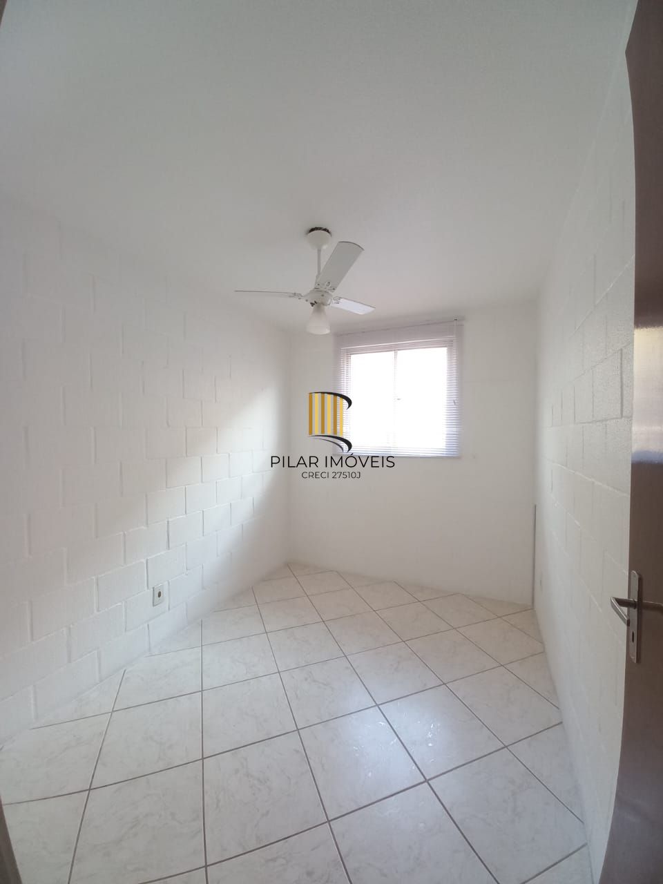 Apartamento com 02 dormitórios com estacionamento por convenção