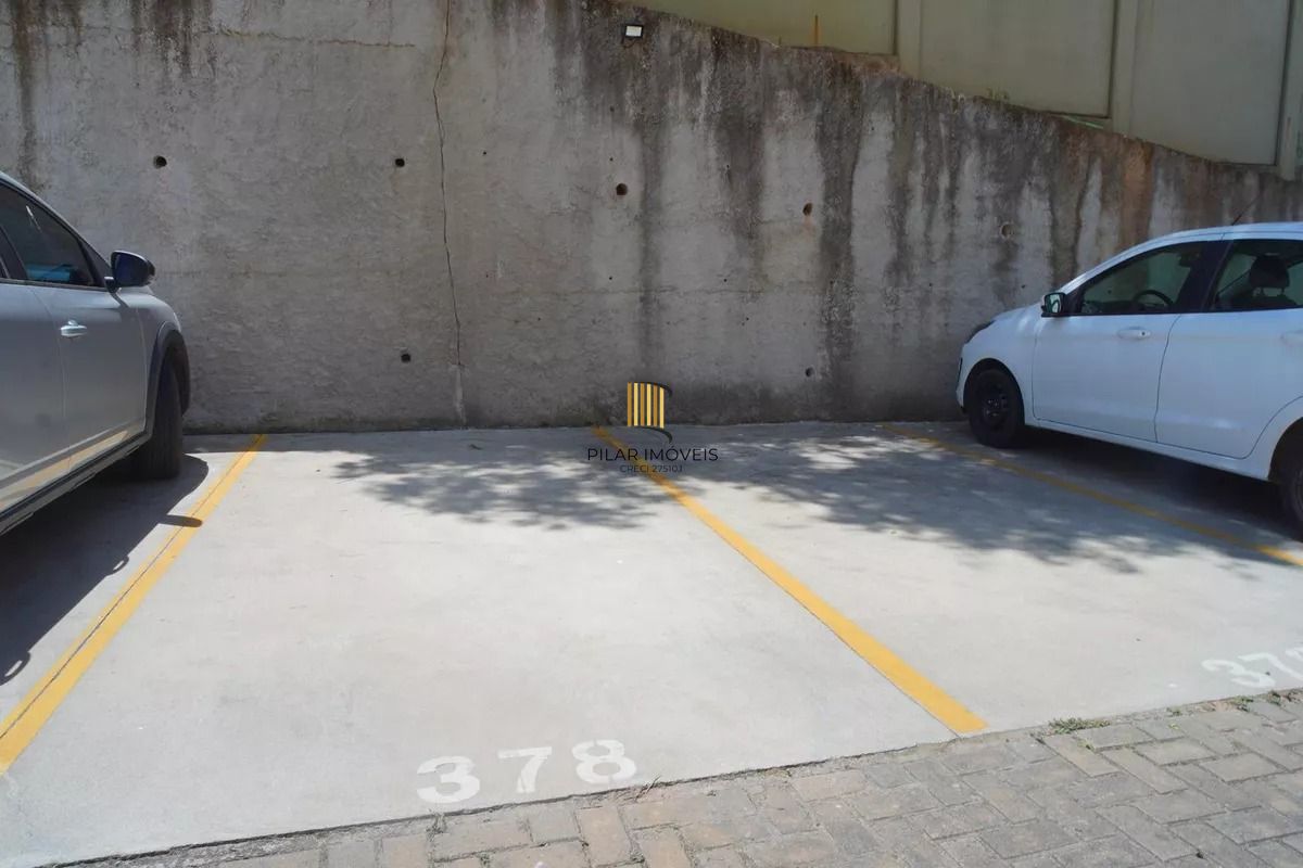 Apartamento com 02 dormitórios e  vaga escriturada