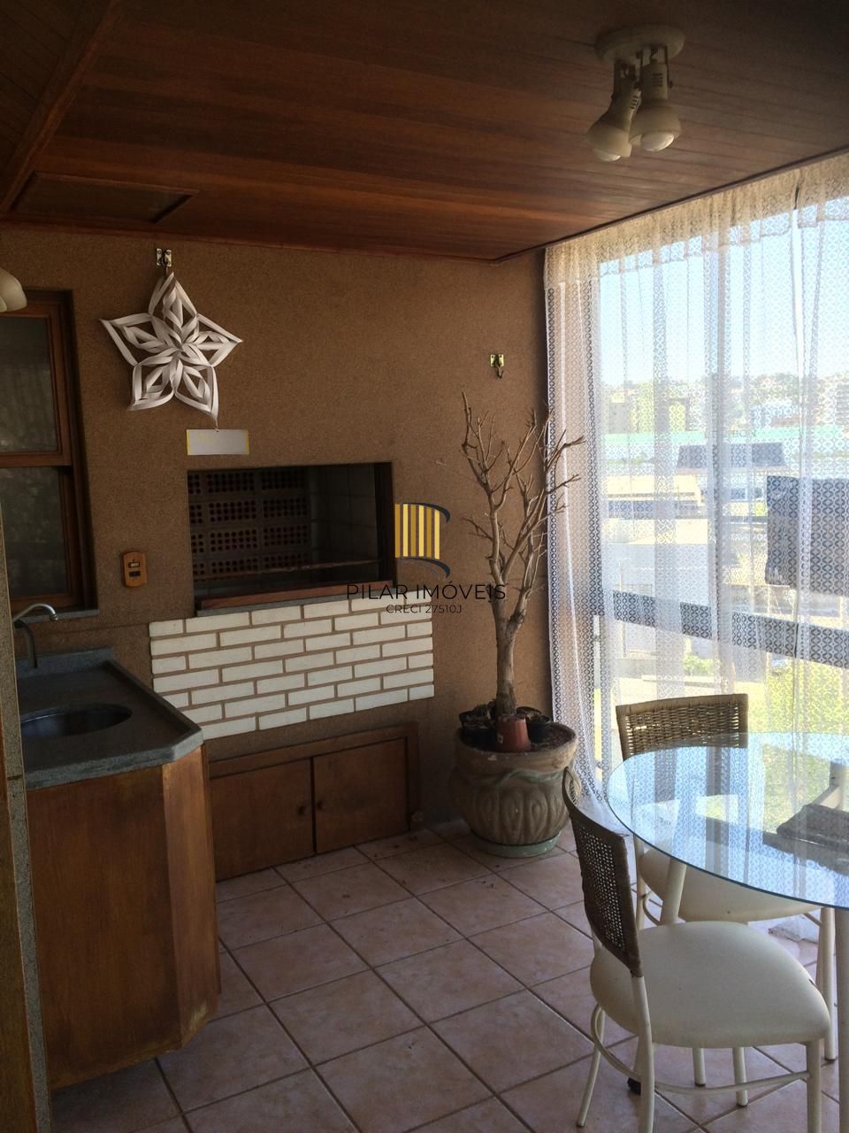 Apartamento com 04 dormitórios e vaga de garagem escriturada