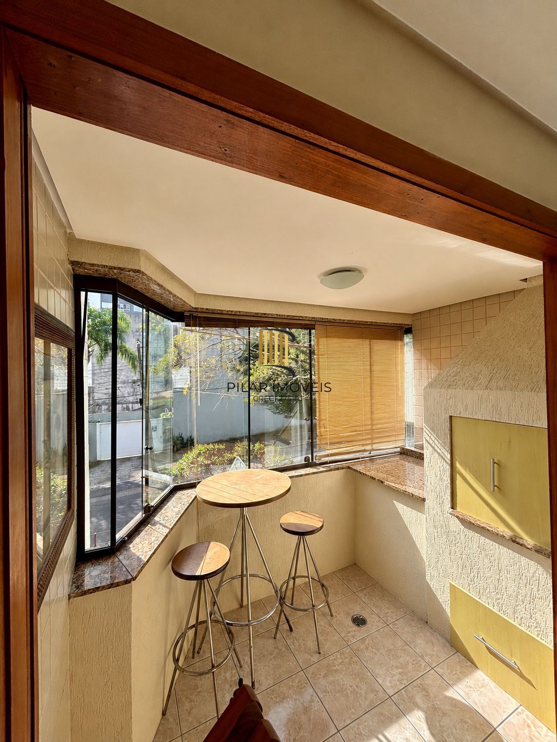 Apartamento com 01 dormitório com 01 vaga de garagem escriturada