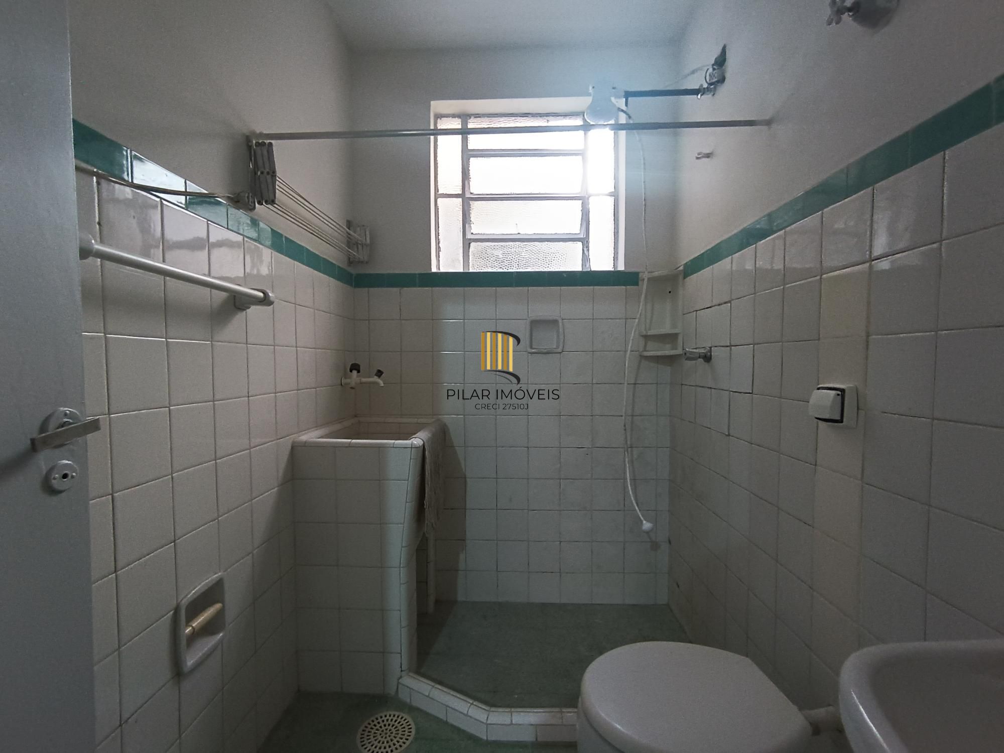 Apartamento com 02 dormitórios com garagem