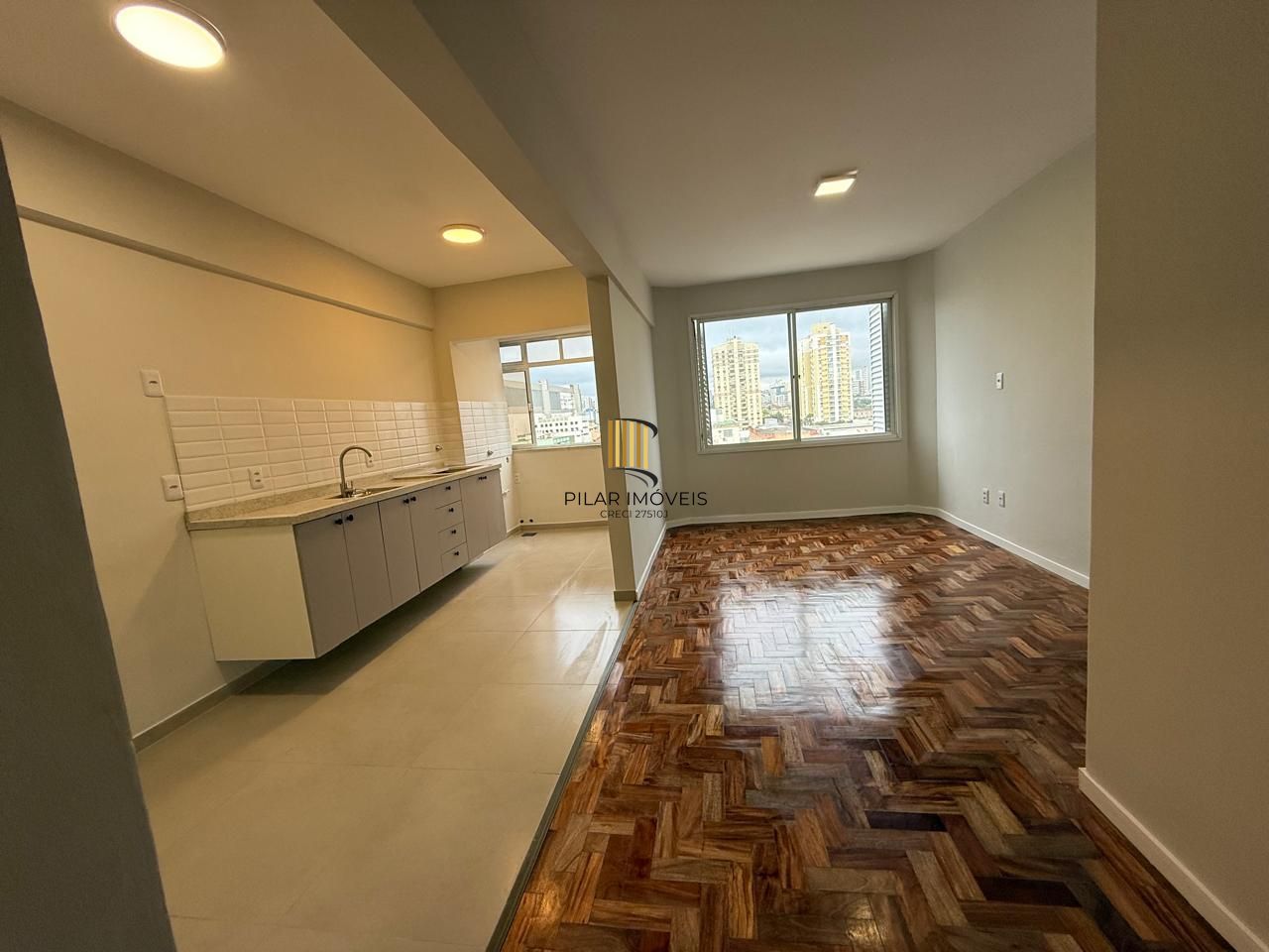 Apartamento com dois dormitórios reformado