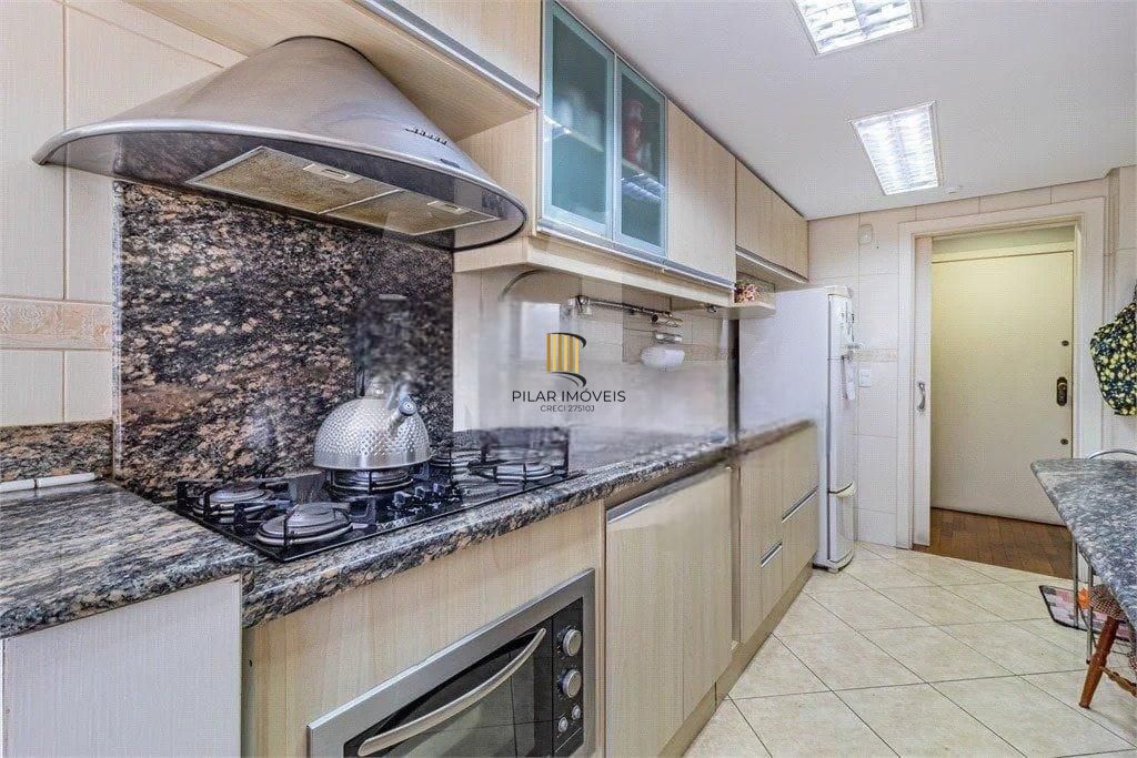 Cobertura 3 dormitórios com 1 suíte e 1 vaga em Frente  ao Hosp. Conceição