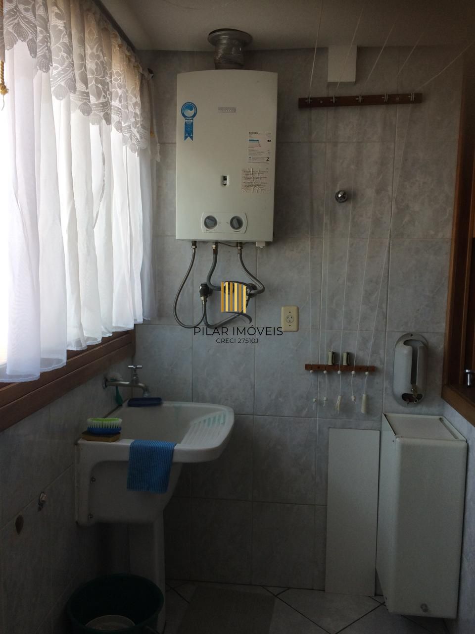 Apartamento com 04 dormitórios e vaga de garagem escriturada