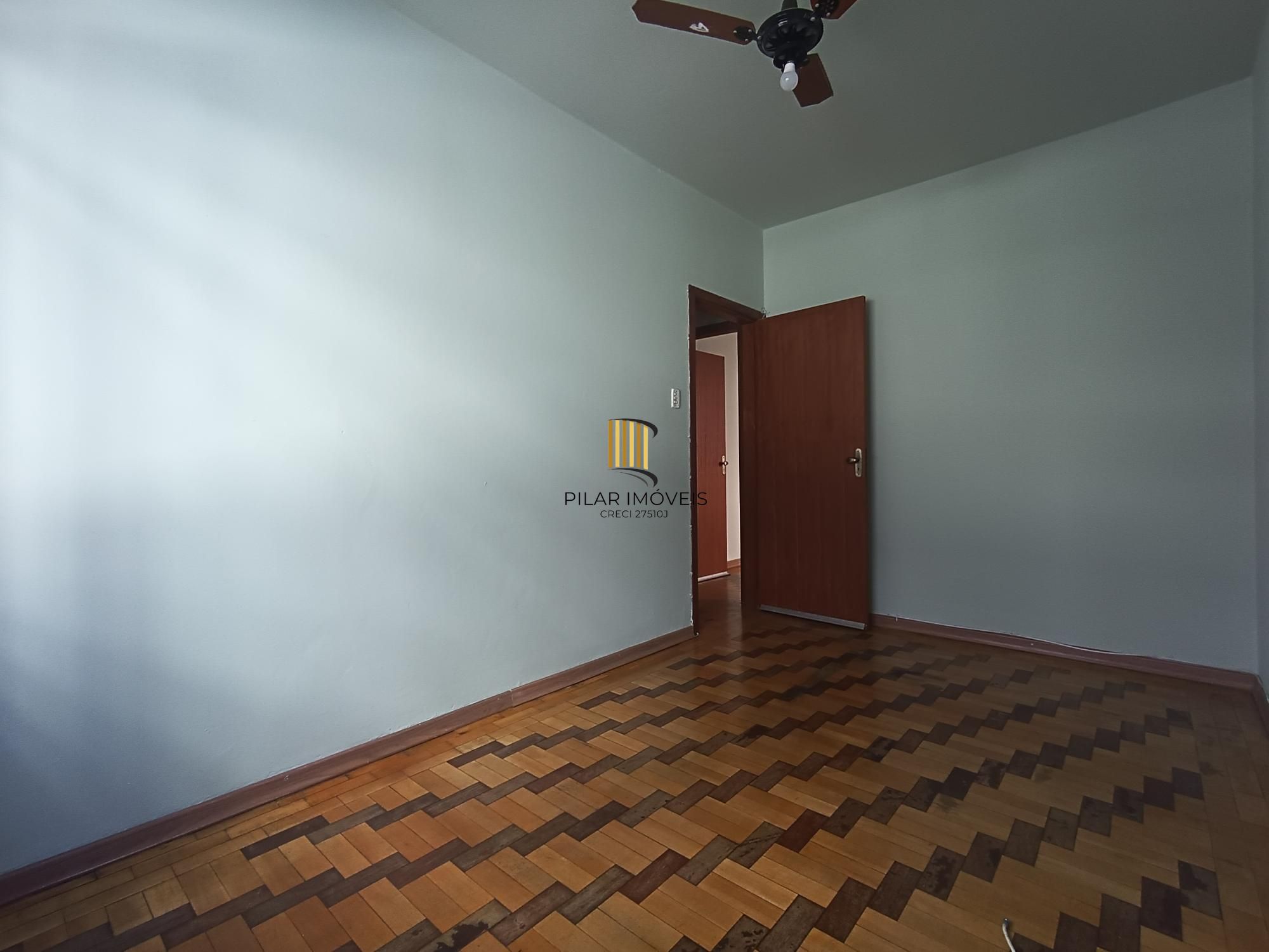 Apartamento 02 dormitórios sem garagem e sem elevador no bairro Cristo Redentor