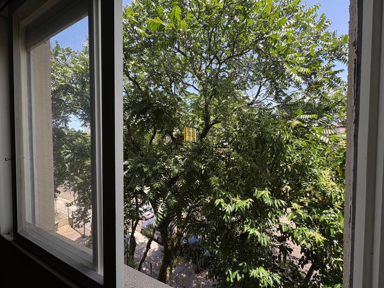 Apartamento com 03 dormitórios com 01 vaga de garagem escriturada