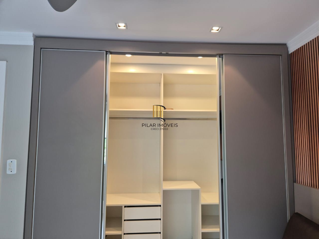 Apartamento com 02 suítes e duas vagas de garagem