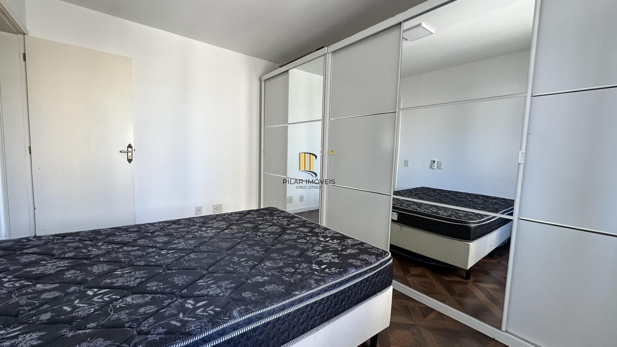 Apartamento com 02 dormitórios e vaga de garagem escriturada