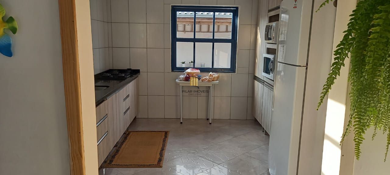 casa com 03 quartos um sendo suite com 04 vagas de garagem