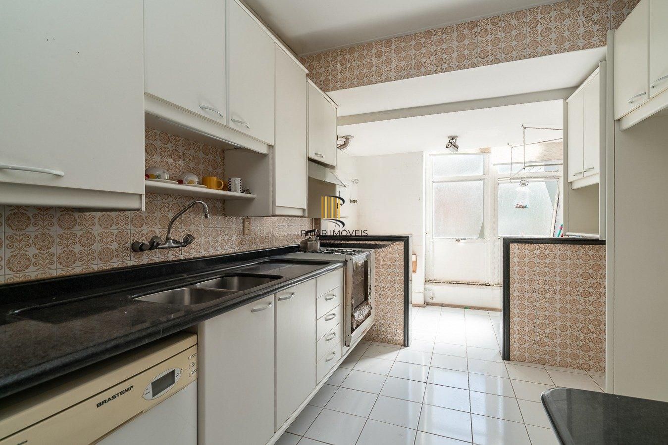 Apartamento com 03 dormitórios e 01 vaga de garagem escriturada