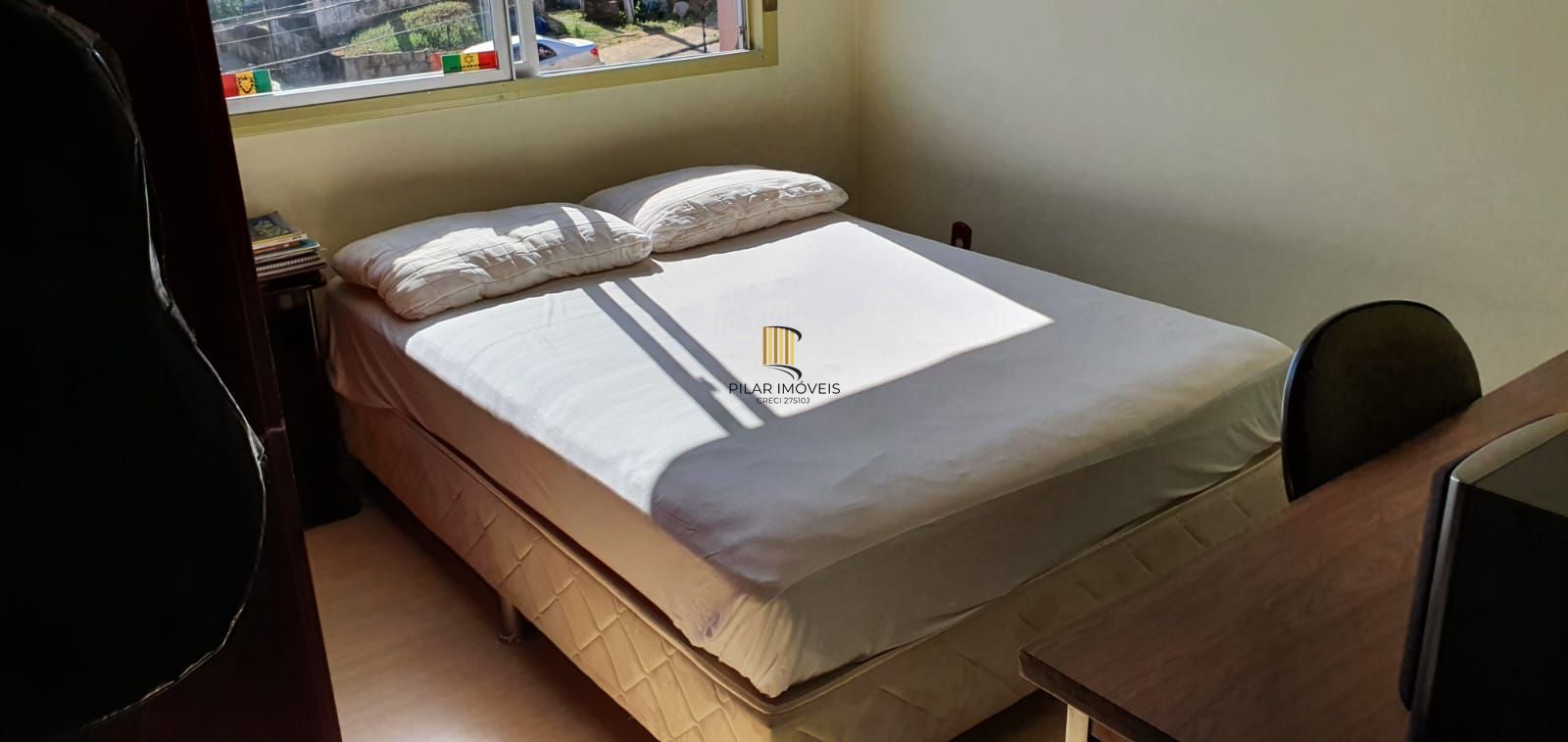 Apartamento com 02 dormitórios semi-mobiliado e um box de garagem