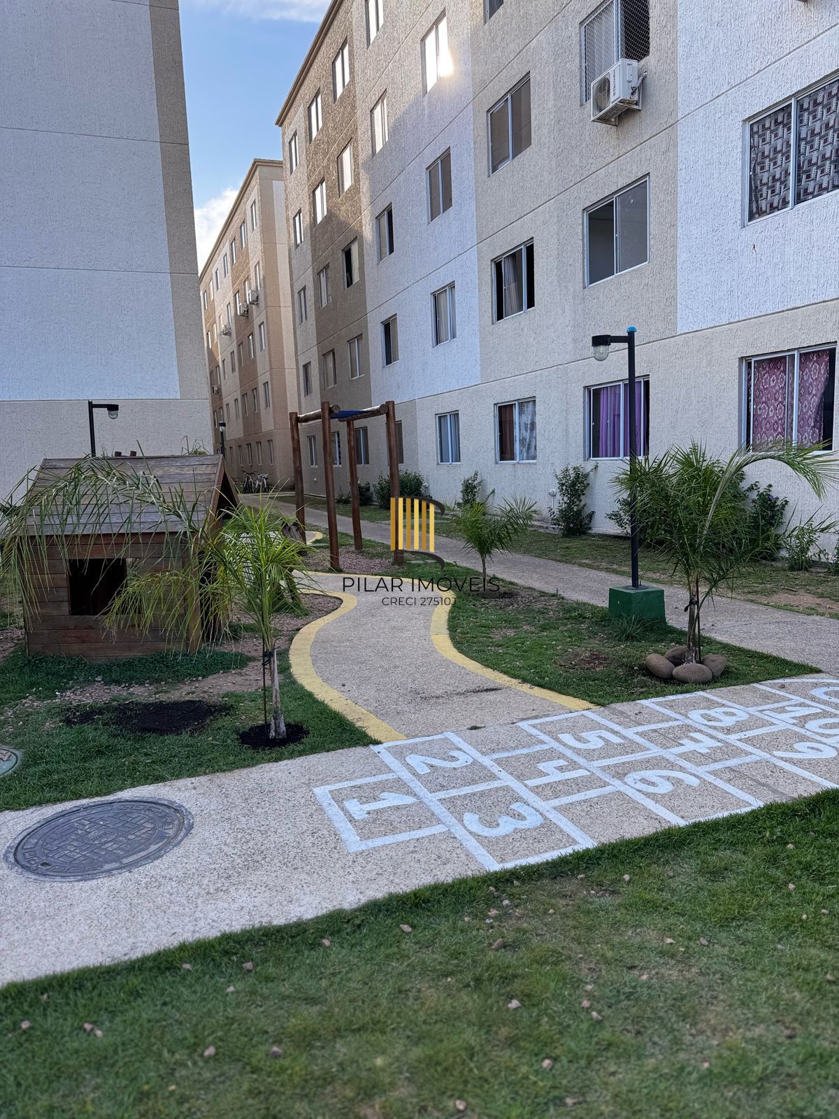 Apartamento 02 dormitórios com garagem