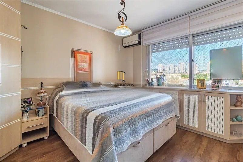 Cobertura 3 dormitórios com 1 suíte e 1 vaga em Frente  ao Hosp. Conceição