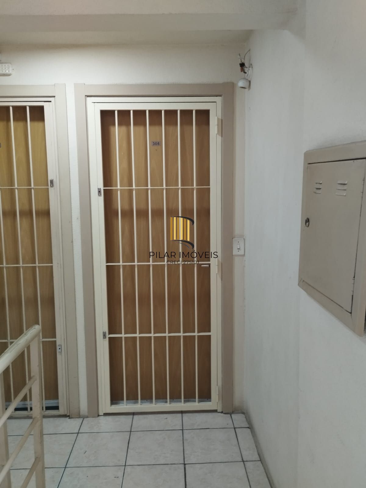 Apartamento com dois dormitórios com garagem