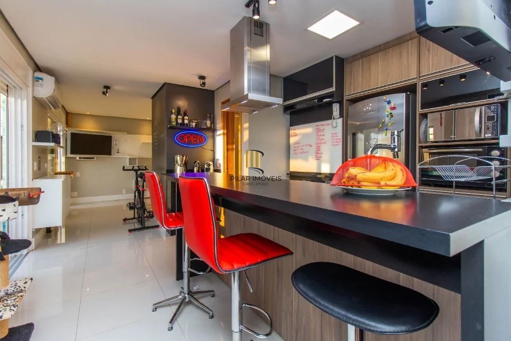 Cobertura de 01 dormitório com 02 vagas de garagens escrituradas