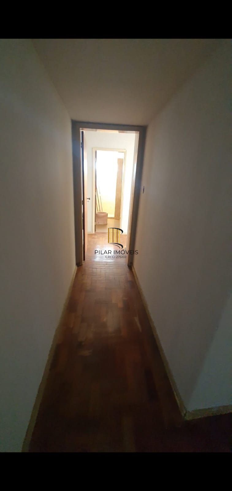 Apartamento com 03 dormitórios e vaga de garagem