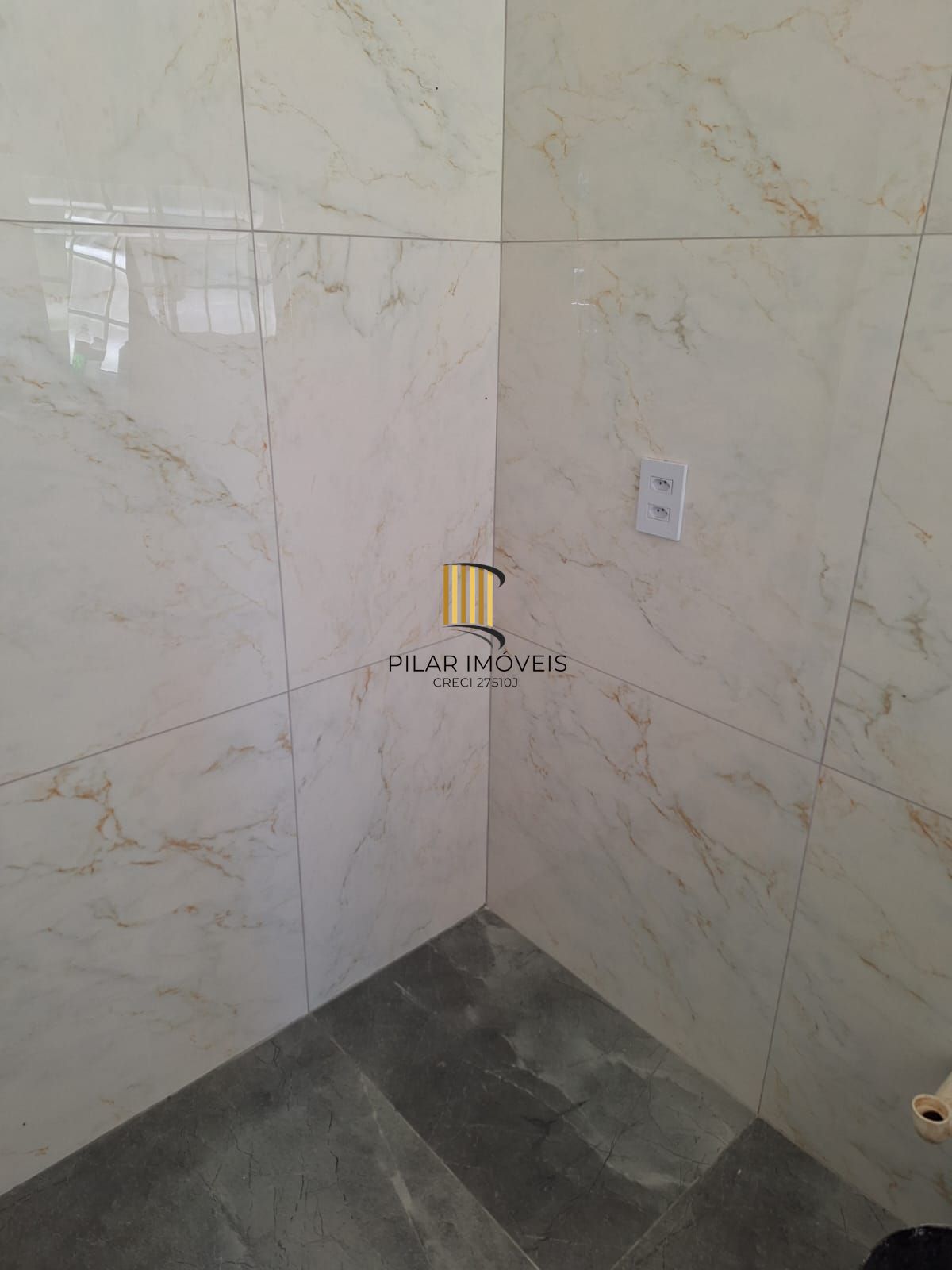Apartamento 02 dormitórios com vaga de garagem escriturada descoberta