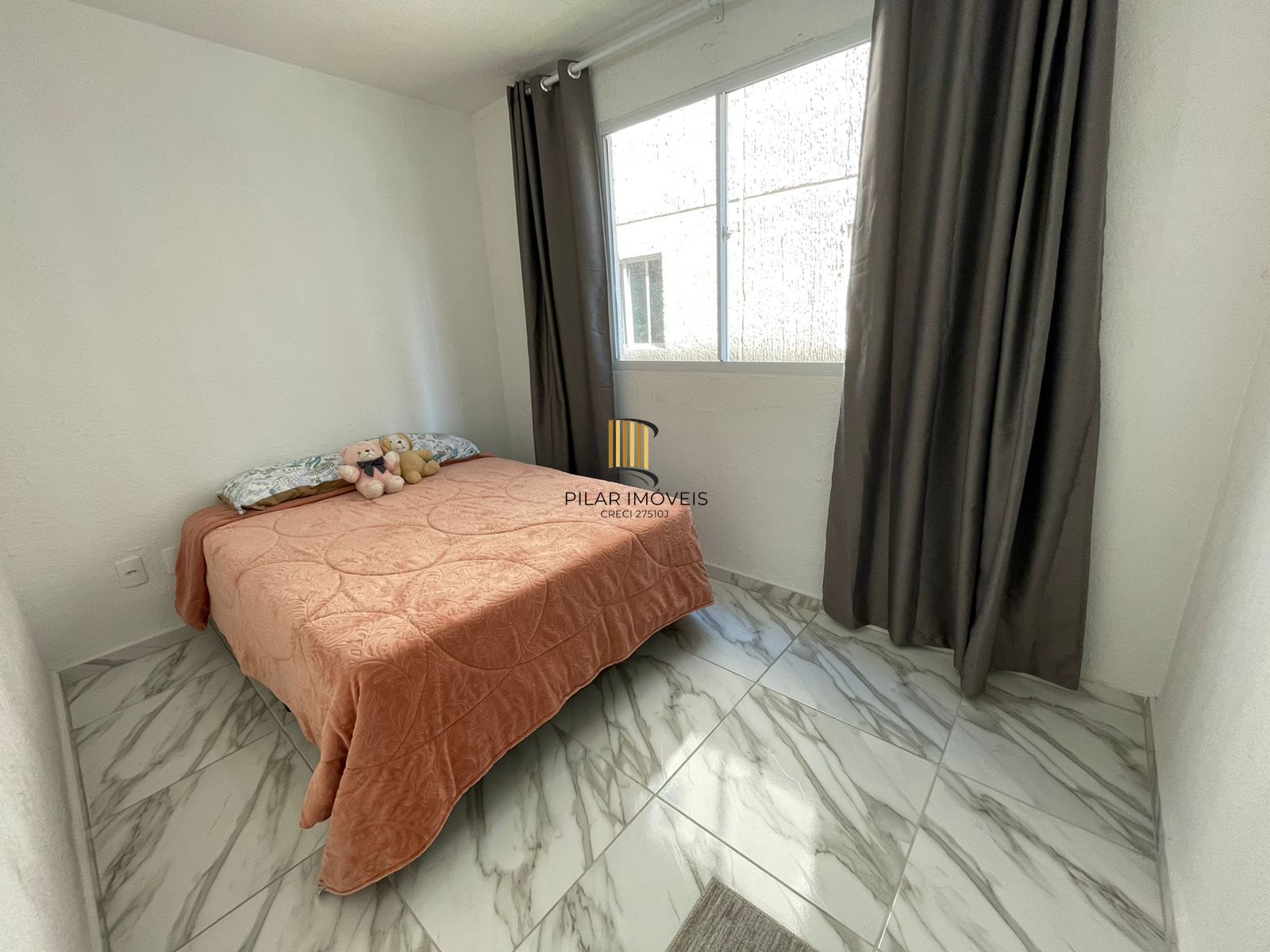 Apartamento com dois dormitórios e vaga de garagem