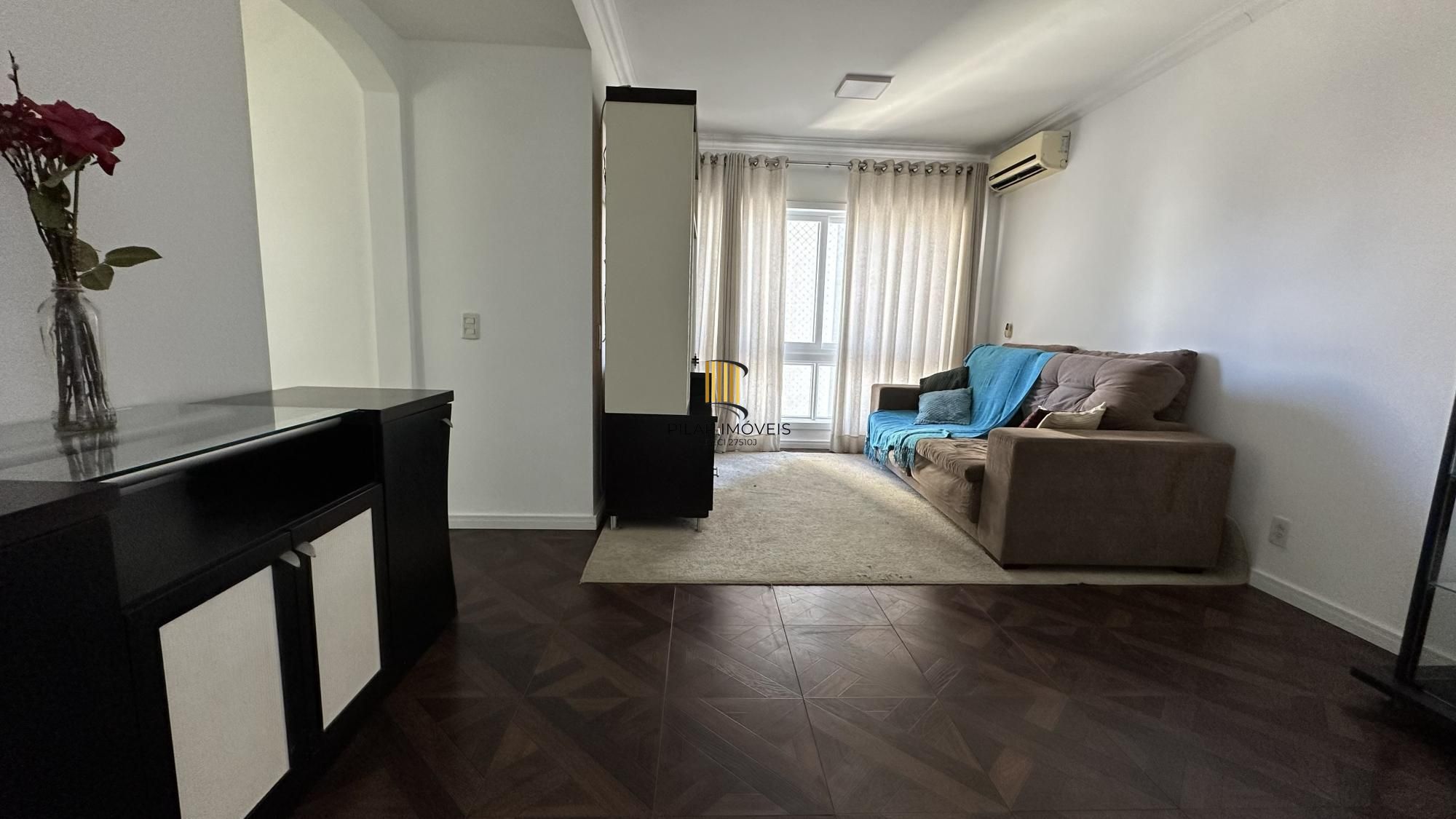Apartamento com 02 dormitórios e vaga de garagem escriturada