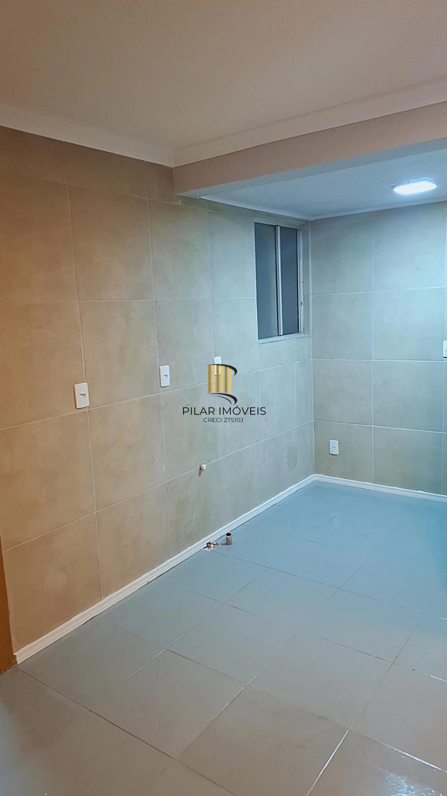 Apartamento com dois dormitórios e garagem