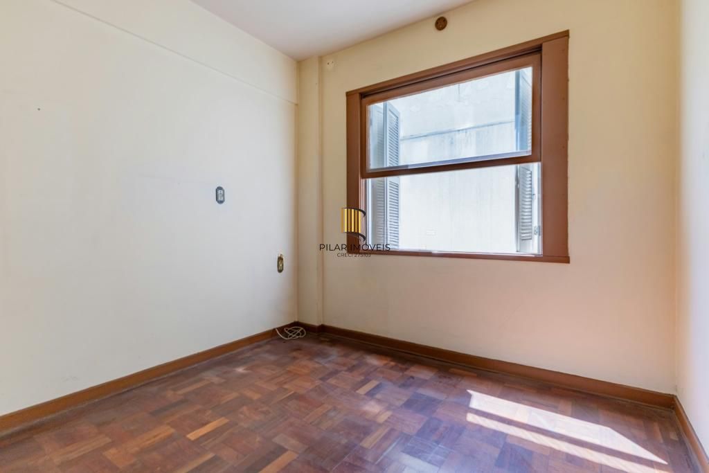 Apartamento com 03 dormitórios com 01 vaga de garagem escriturada sub solo