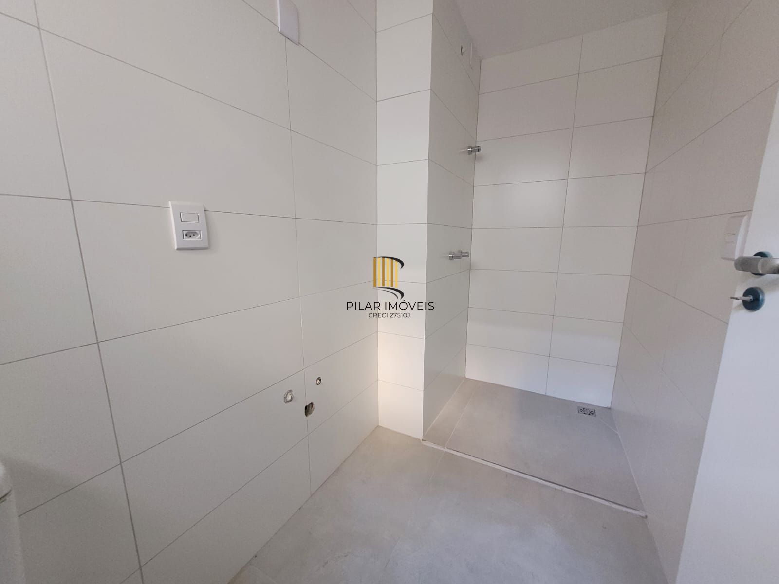 cobertura vista Beira Rio  03 dormitórios com 2 suítes e três vagas individuais