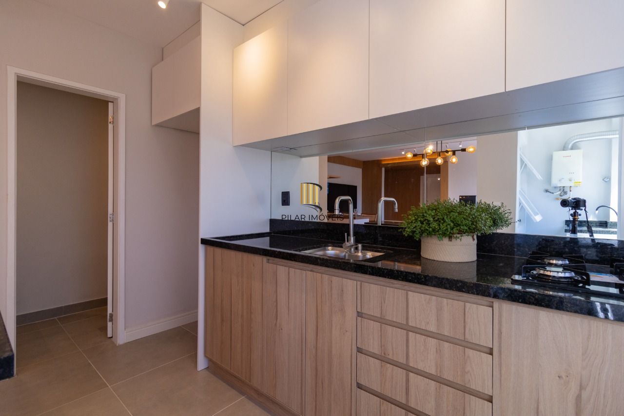 Apartamento com 02 dormitórios e com 01 vaga de garagem Mont Serrat