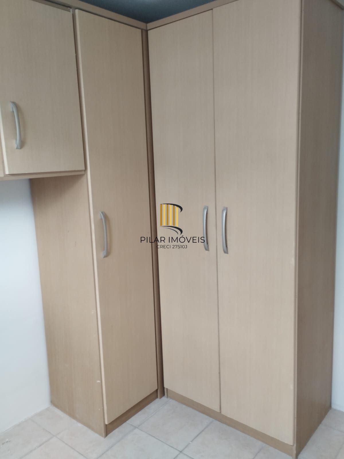 Apartamento com dois dormitórios com garagem