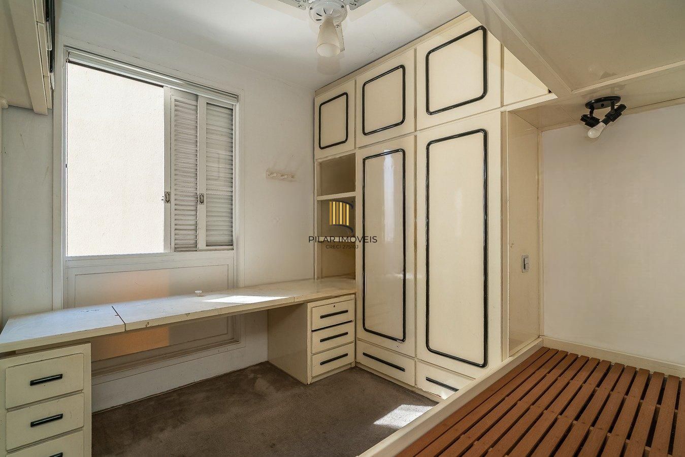 Apartamento com 03 dormitórios e 01 vaga de garagem escriturada