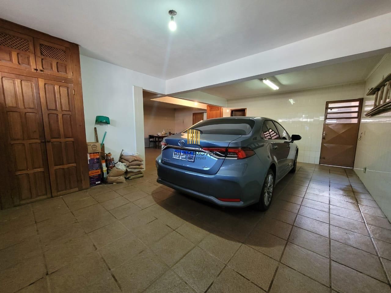 Casa térrea com 04 quartos e com 04 vagas de garagem