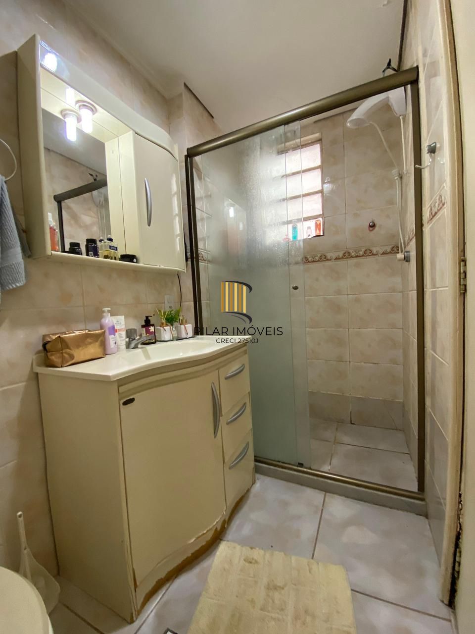 Apartamento 02 dormitórios com vaga de garagem escriturada