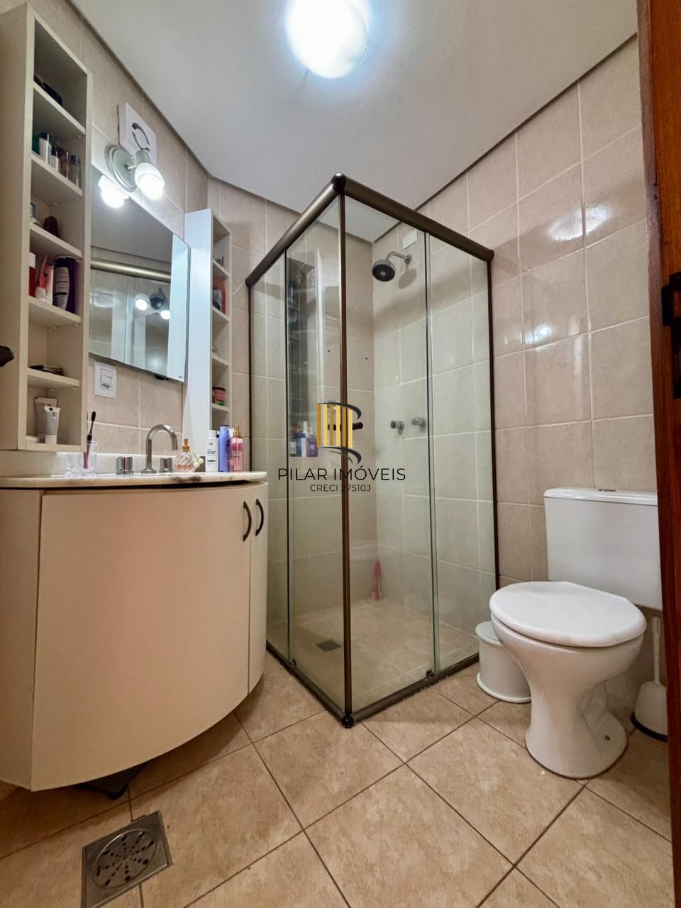 Apartamento com 01 dormitório com 01 vaga de garagem escriturada