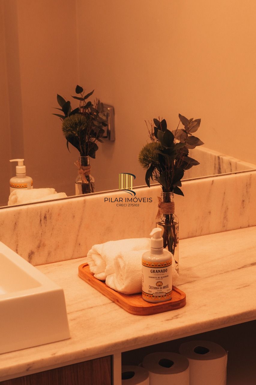 Apartamento com 02 dormitórios e com 01 vaga de garagem Mont Serrat