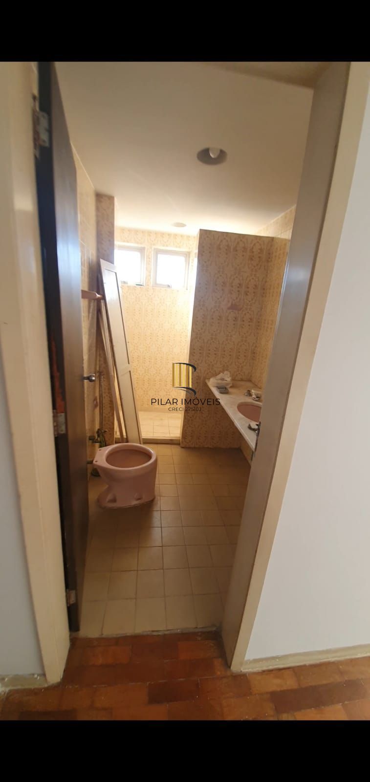 Apartamento com 03 dormitórios e vaga de garagem