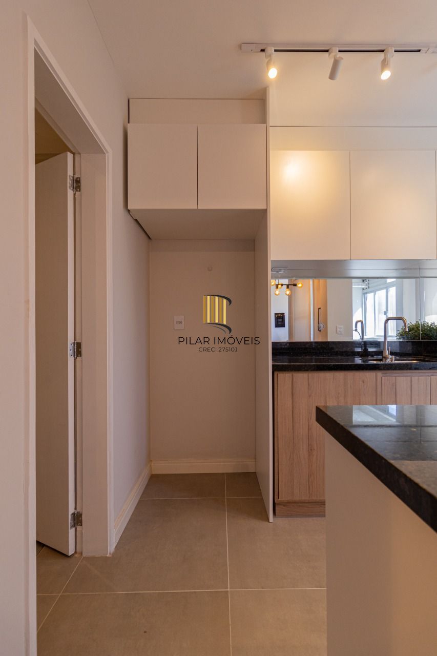 Apartamento com 02 dormitórios e com 01 vaga de garagem Mont Serrat