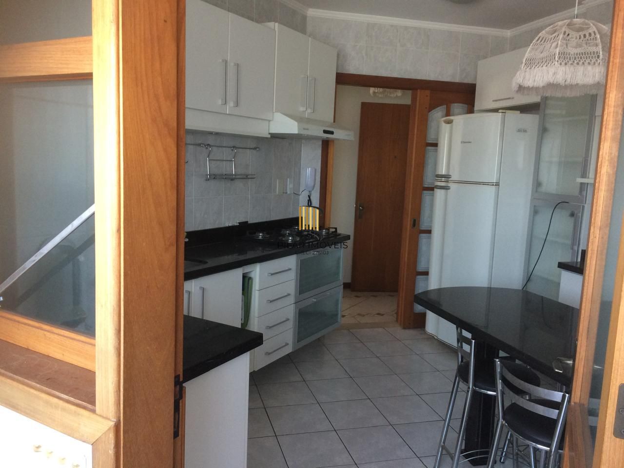 Apartamento com 04 dormitórios e vaga de garagem escriturada