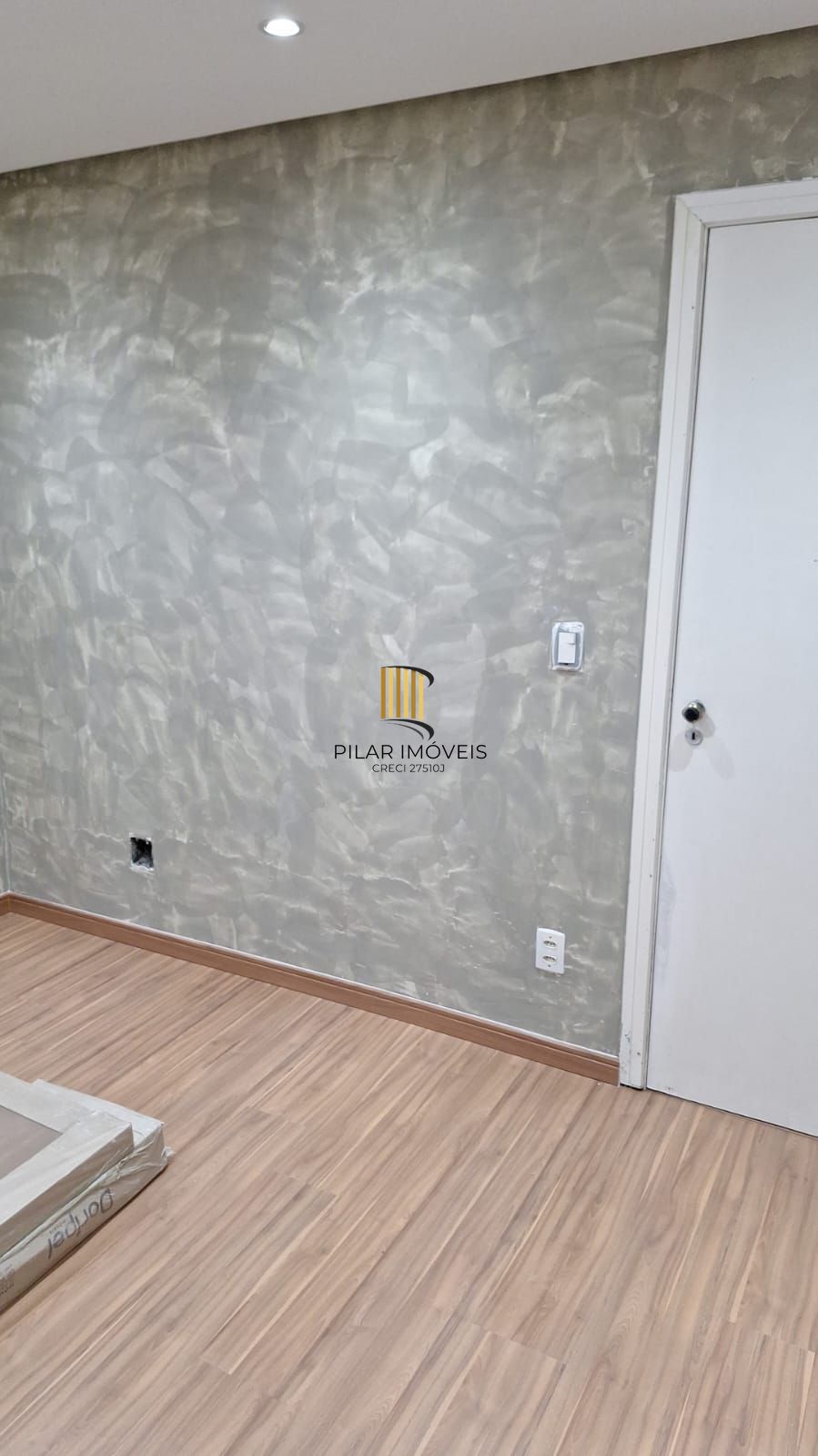 Apartamento 02 dormitórios com vaga de garagem escriturada descoberta
