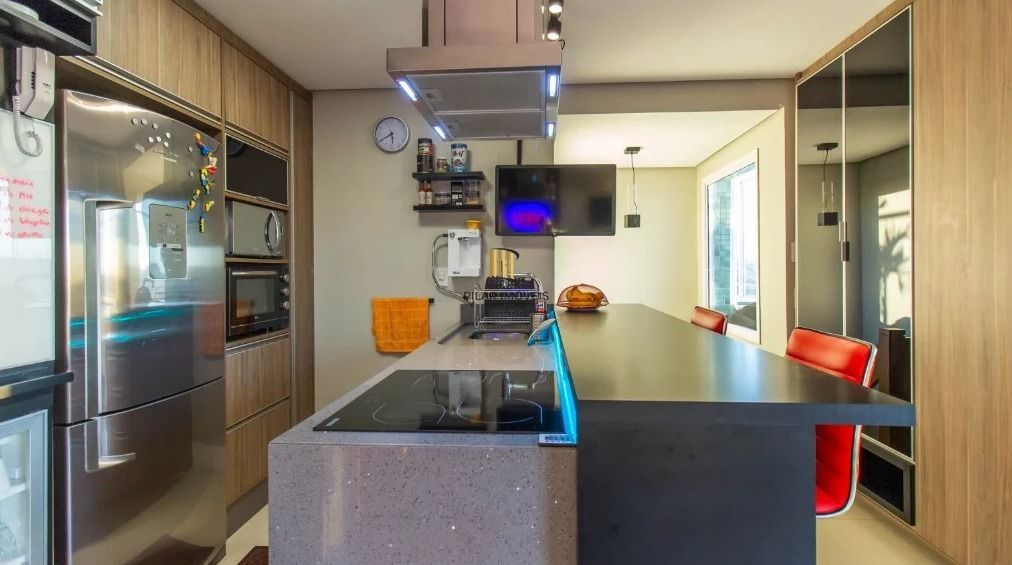 Cobertura de 01 dormitório com 02 vagas de garagens escrituradas