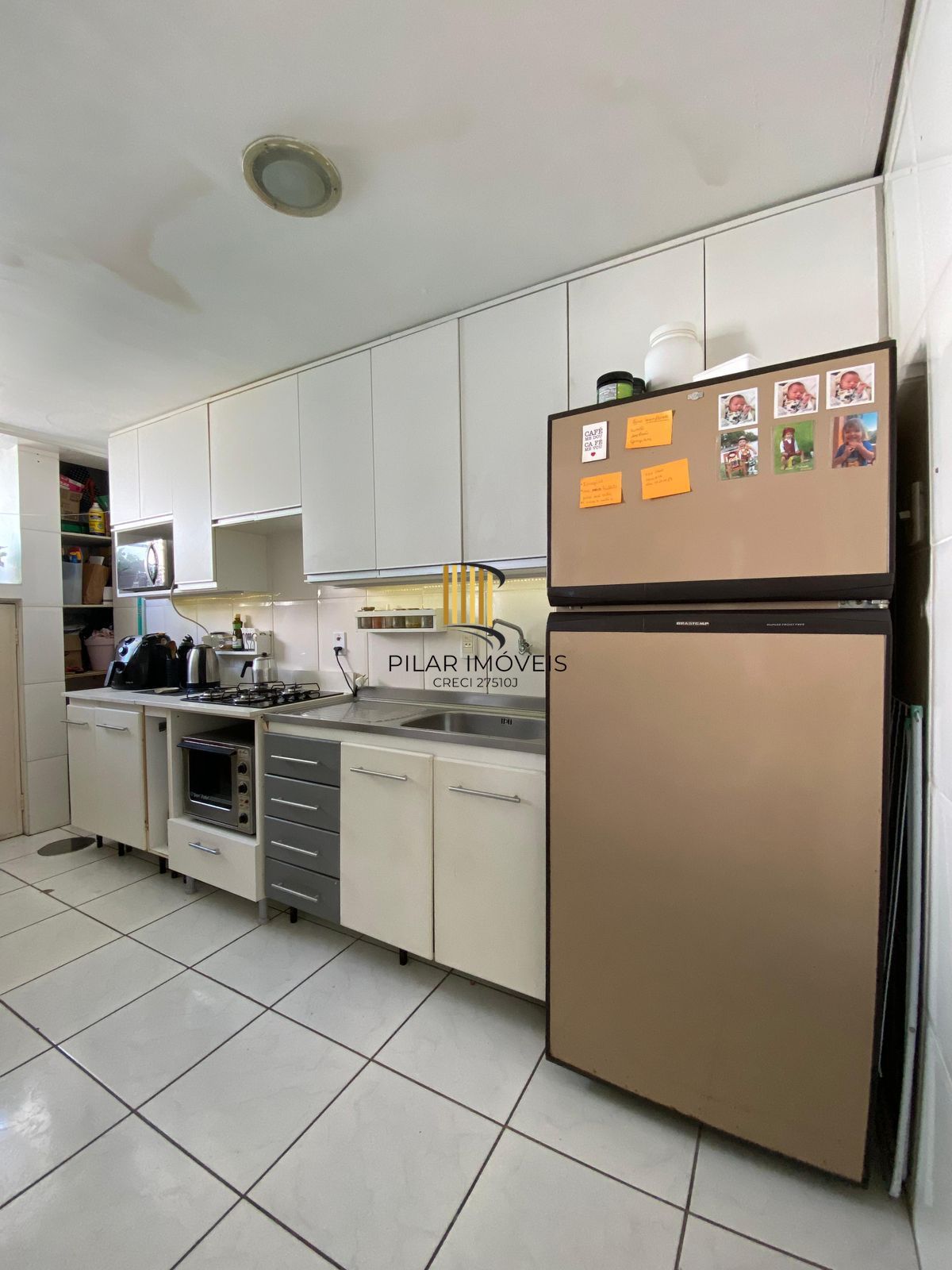 Apartamento 02 dormitórios com vaga de garagem escriturada