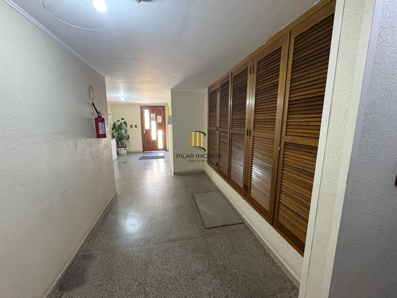 Apartamento com 03 dormitórios com 01 vaga de garagem escriturada