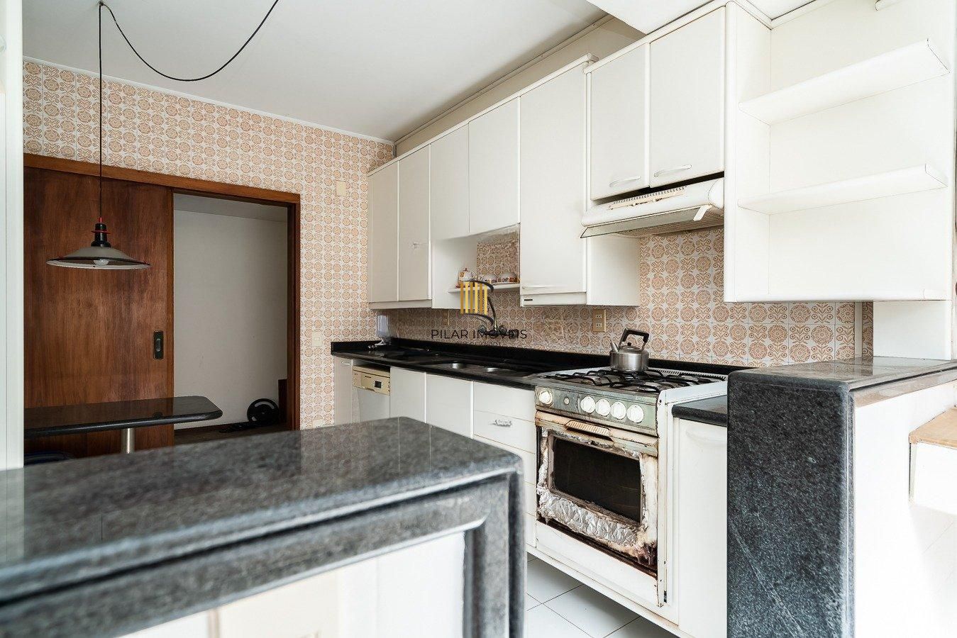 Apartamento com 03 dormitórios e 01 vaga de garagem escriturada