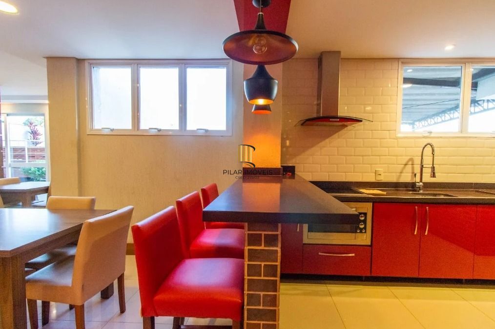 Cobertura de 01 dormitório com 02 vagas de garagens escrituradas