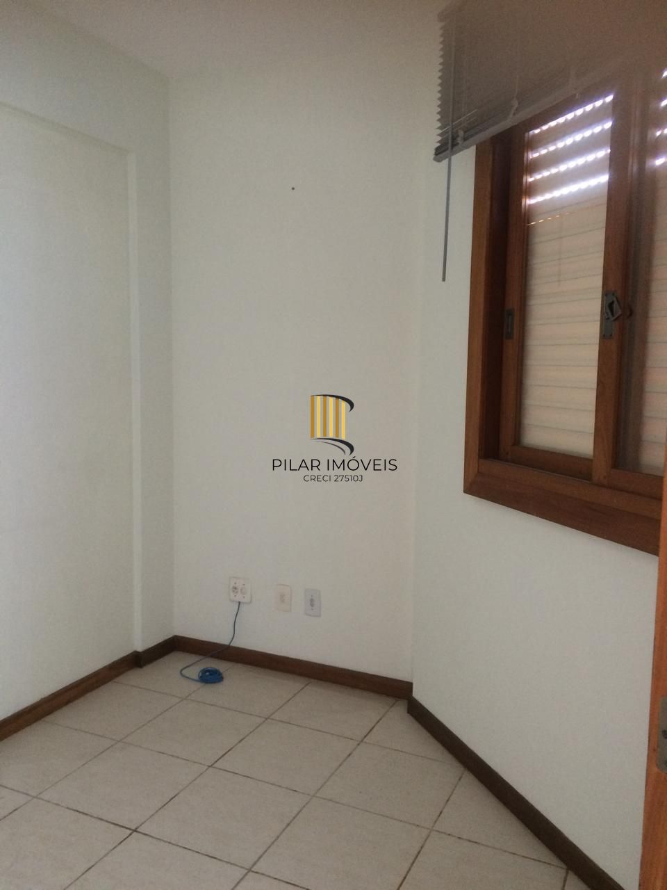 Apartamento com 04 dormitórios e vaga de garagem escriturada